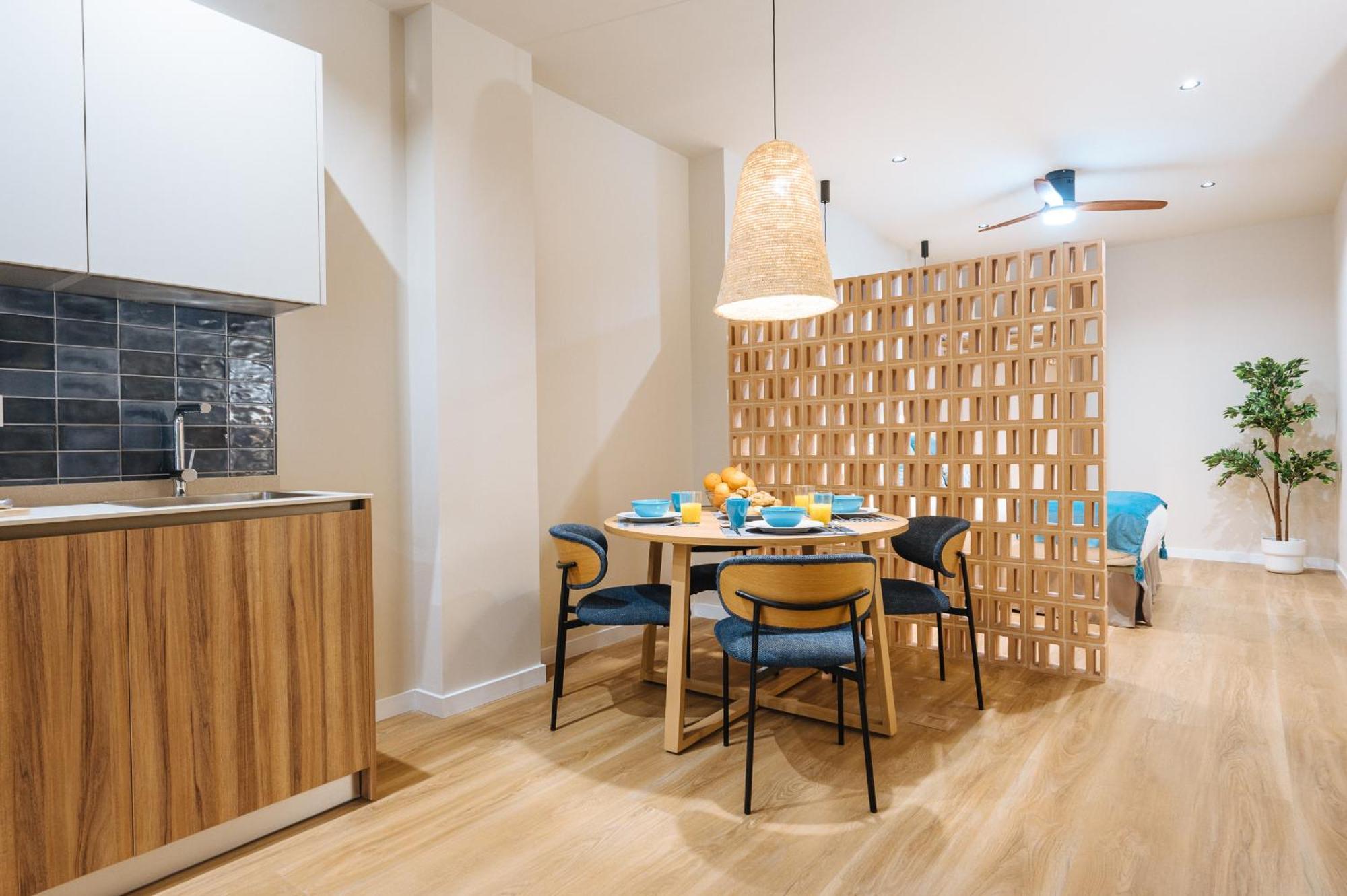New Hostly Alameda Apartments Seville Exterior photo